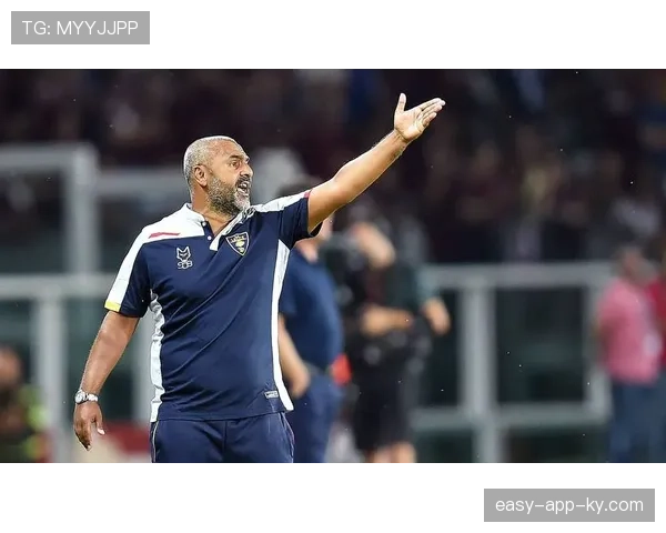都灵近期状态起伏,防守漏洞浮现,联赛排名面临下滑挑战 都灵近期状态起伏,防守漏洞浮现,联赛排名面临下滑挑战